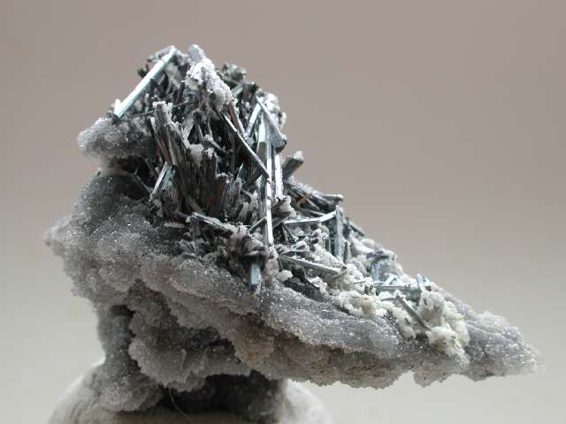 Antimonit auf Quarz Baia Sprie